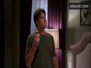 Jennifer Taylor in Two And A Half Men