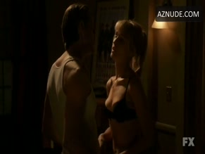 Jenn Lyon in Justified