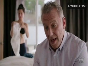 Jenny Slate in Married