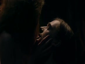 Sophie Skelton in Outlander