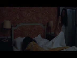 Noemie Merlant in L' Orpheline Avec En Plus Un Bras En Moins