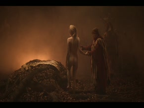 Karoline Hamm in Equinox