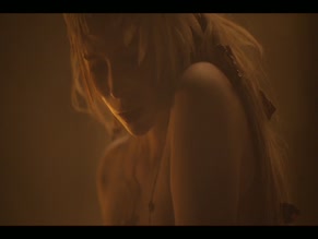 Karoline Hamm in Equinox