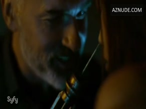 Kasia Kaczmarek in Hunters
