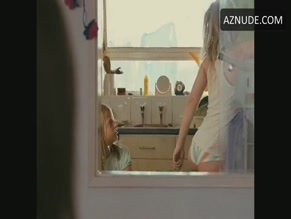Kierston Wareing in Fish Tank