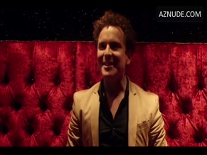 Klariza Clayton in Lovesick