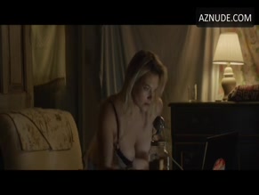 Kristin Slaysman in Little Sister