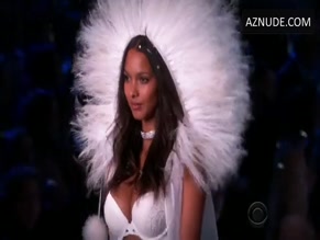 Lais Ribeiro in The Victoria's Secret Fashion Show 2015