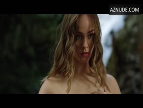 Laura Bilgeri in The Recall