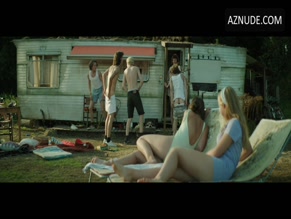 Laura Drosopoulos in We