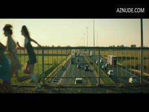 Laura Drosopoulos in We