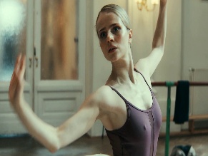 Lili Epply in Crooks