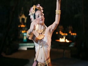 Lisa in The White Lotus