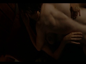 Lisa Vicari in Dark