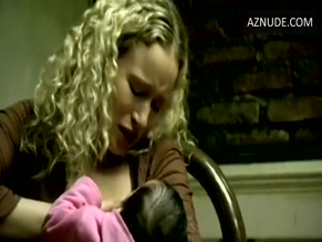 Lorraine Pilkington in Conejo En La Luna