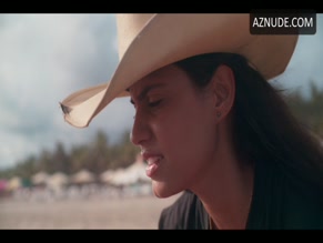 Lucia Uribe in Unstoppable