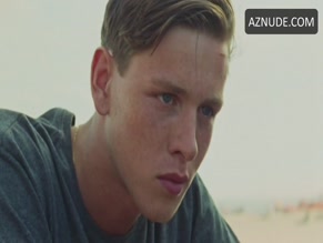 Madeline Weinstein in Beach Rats