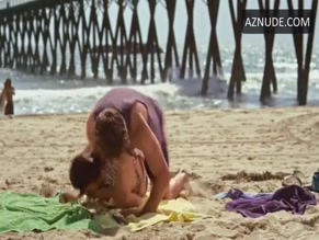 Maria Gabriela De Faria in Crossing Point