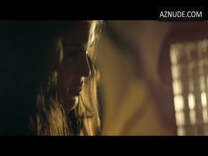 Marie Avgeropoulos in Tracers