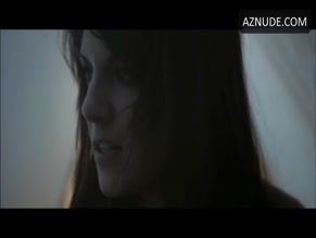 Melina Matthews in Panzer