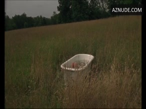 Natalia Dyer in I Believe In Unicorns