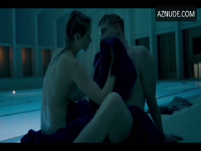 Niamh Algar in Motherfatherson