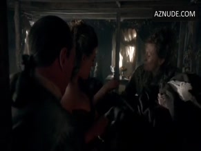 Nina Gilhooly in Outlander