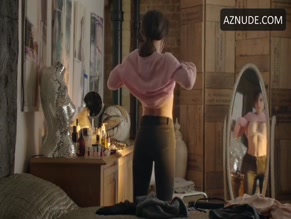 Oona Chaplin in Dates