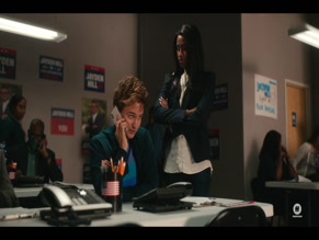 Phoebe Robinson in Everythings Trash