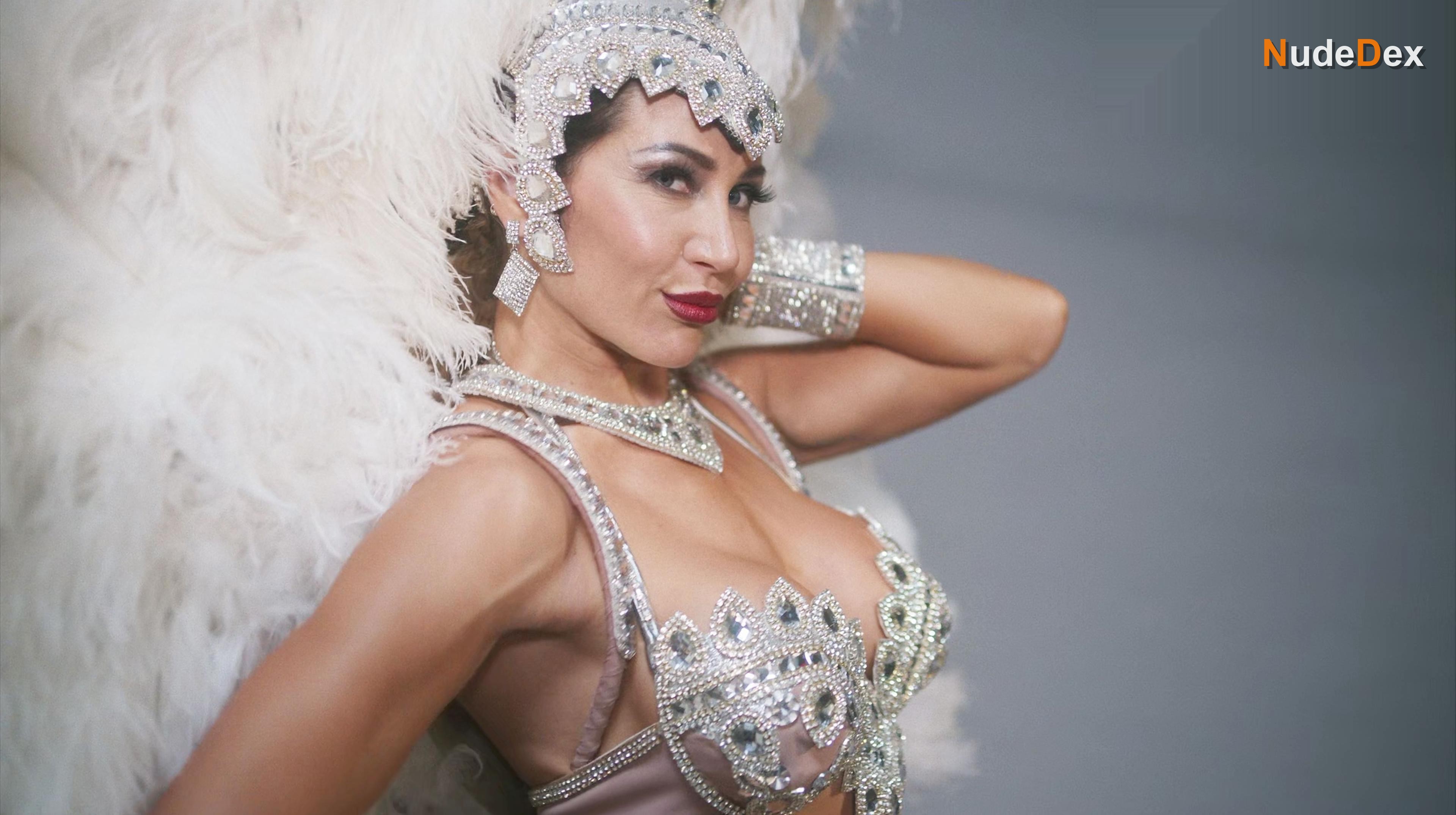 Adabel Guerrero in Cris Miro She, photo 2