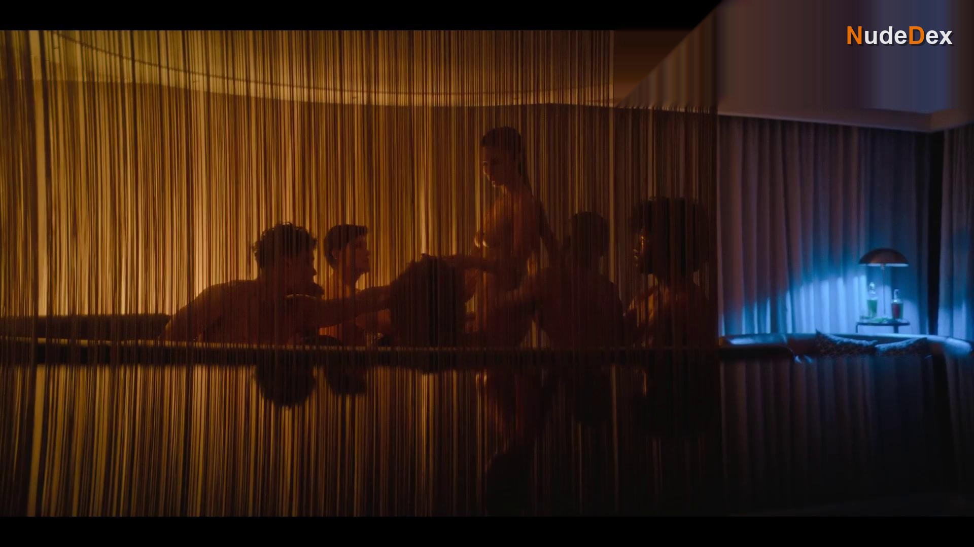 Adriana Arango in Medusa, photo 5