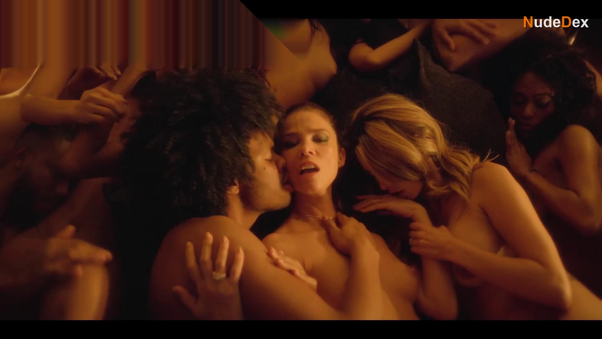 Adriana Arango in Medusa, photo 7