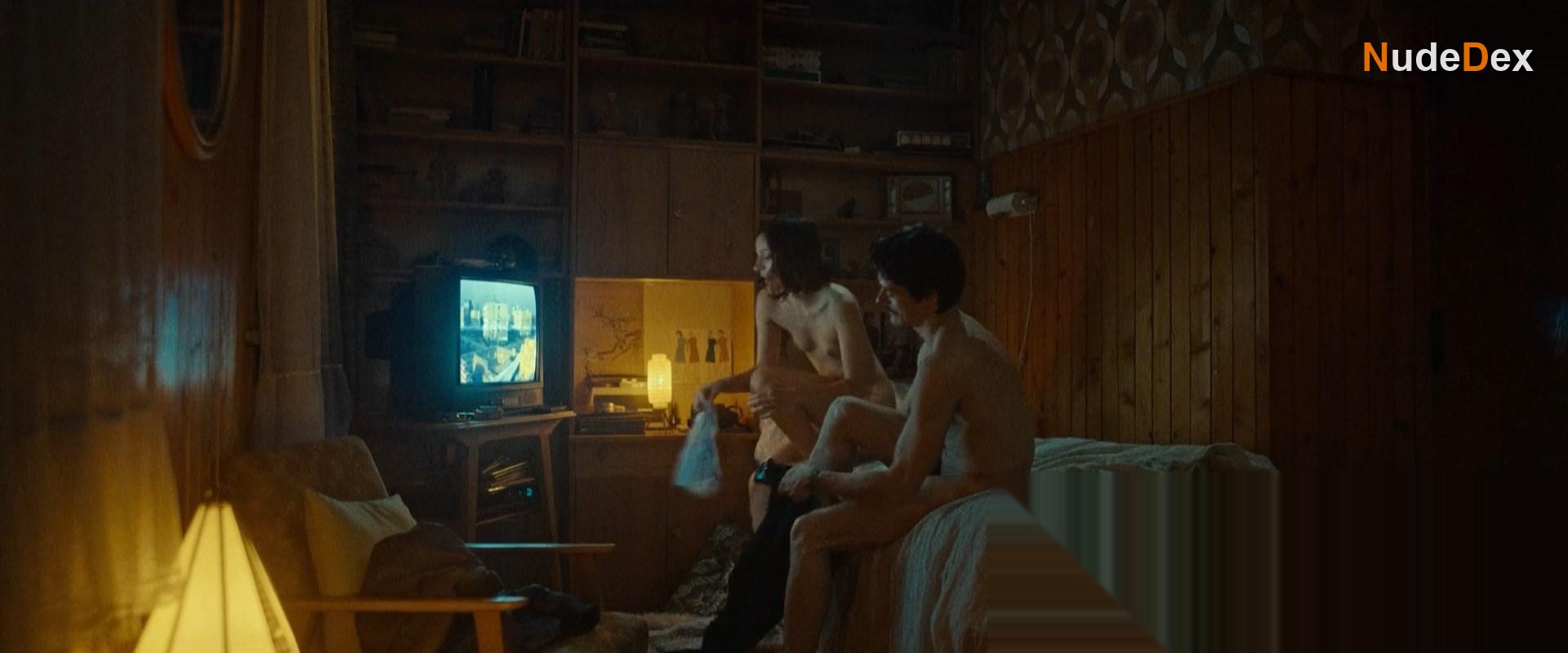 Adrianna Chlebicka in Operation Hyacinth, photo 10