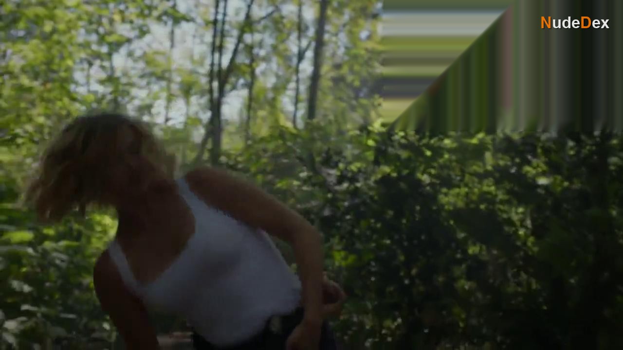 Adrianne Palicki in S W A T Under Siege, photo 1