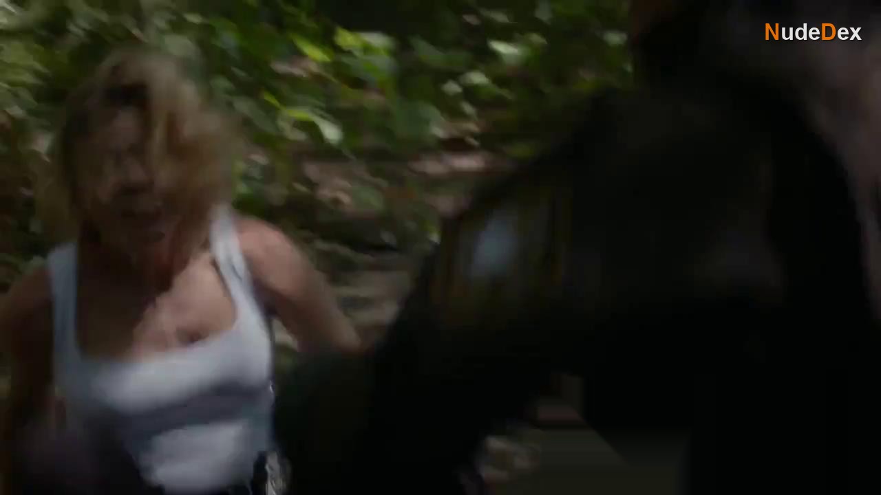 Adrianne Palicki in S W A T Under Siege, photo 2