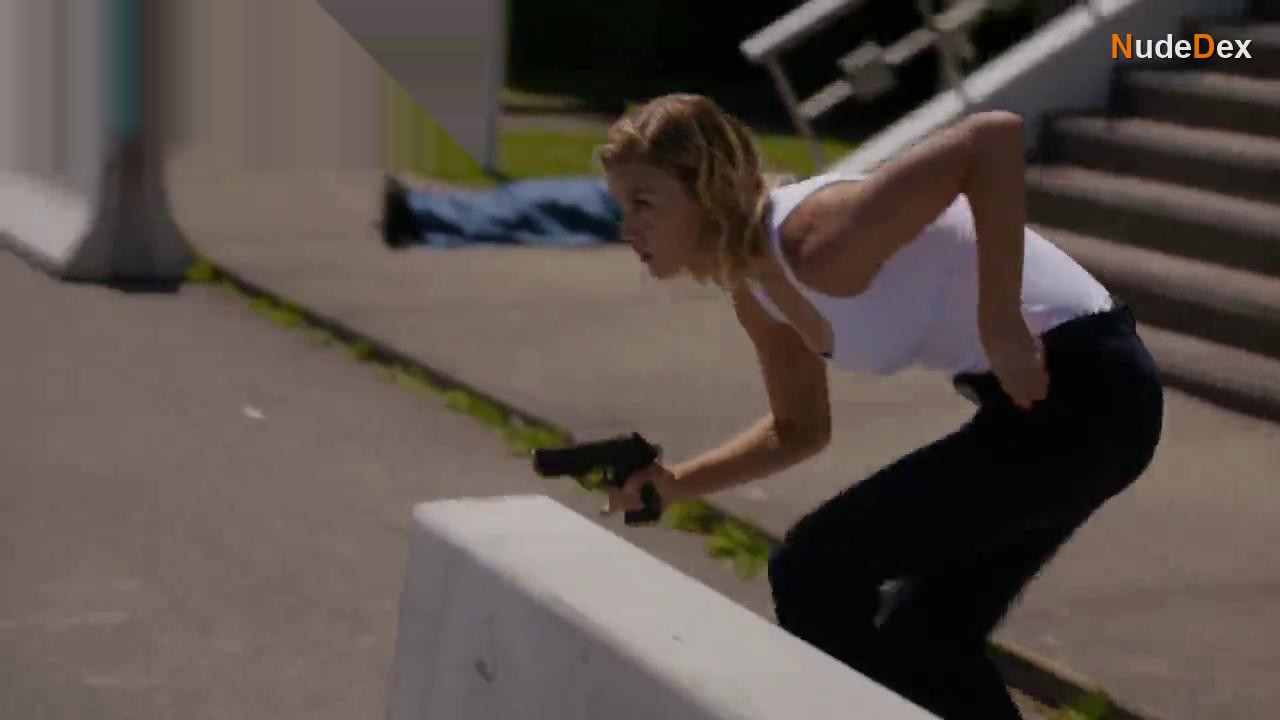 Adrianne Palicki in S W A T Under Siege, photo 3