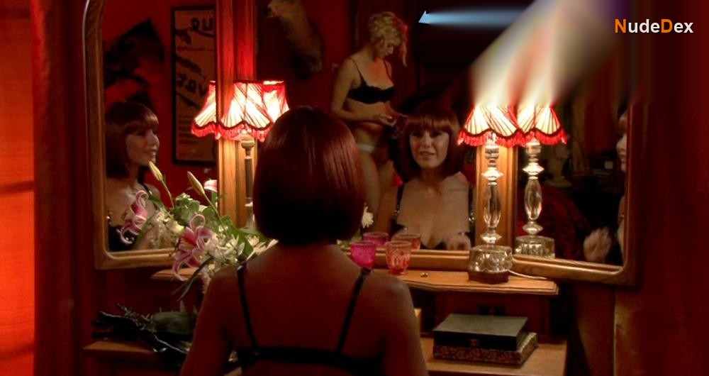 Adrianne Palicki in Women In Trouble, photo 2