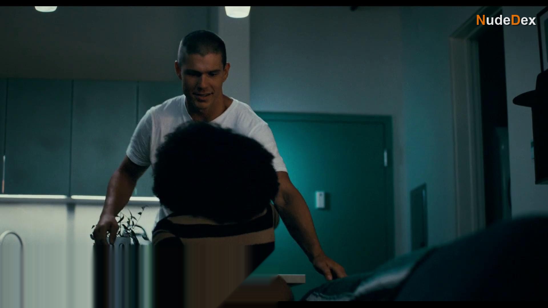 Aerial Washington in The Dead Thing, photo 6