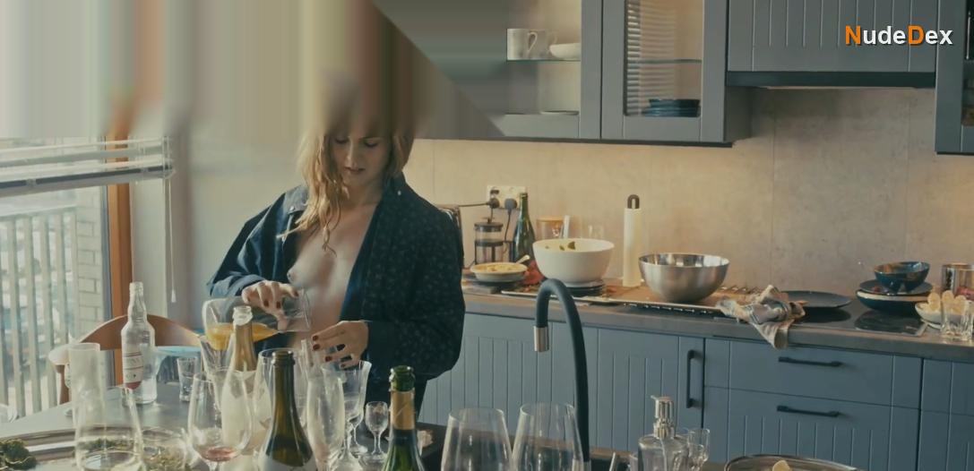 Agata Turkot in Good Home, photo 5