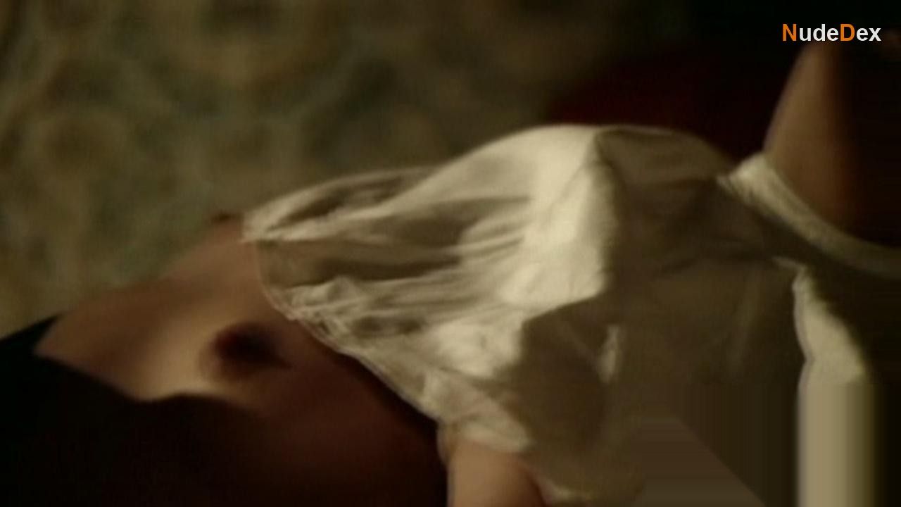 Aida Vargas in Love Letters Of A Portuguese Nun, photo 6