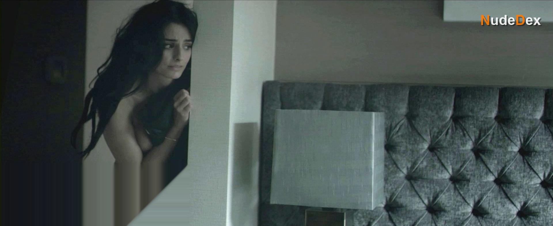 Aislinn Derbez in A La Mala, photo 1