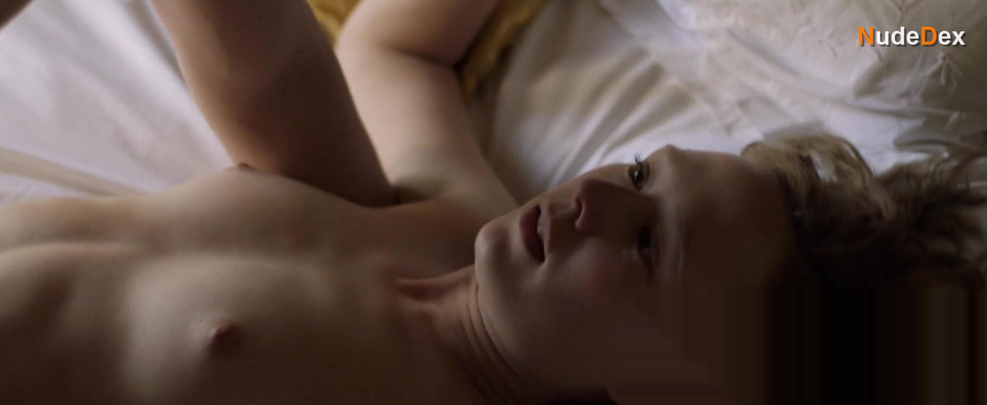 Alba August in Becoming Astrid, photo 1