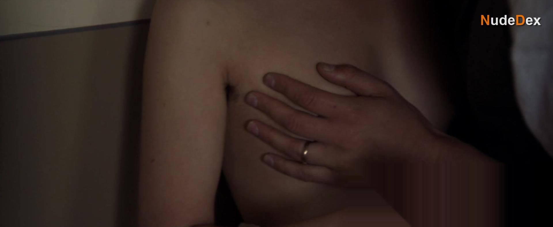 Alba August in Becoming Astrid, photo 5