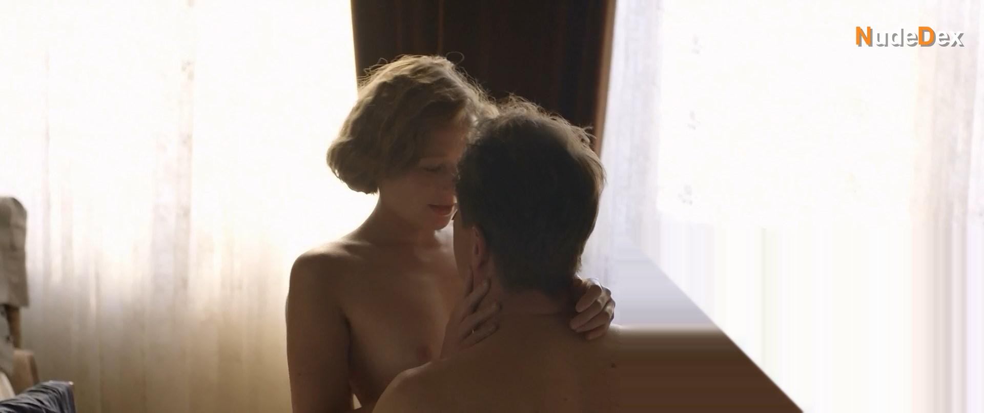 Alba August in Becoming Astrid, photo 8
