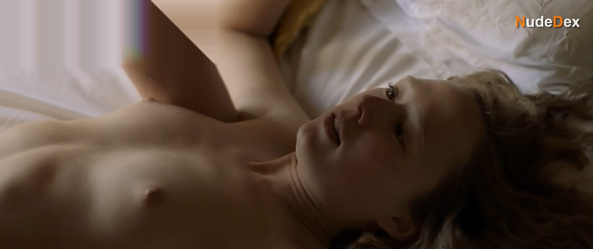 Alba August in Becoming Astrid, photo 9