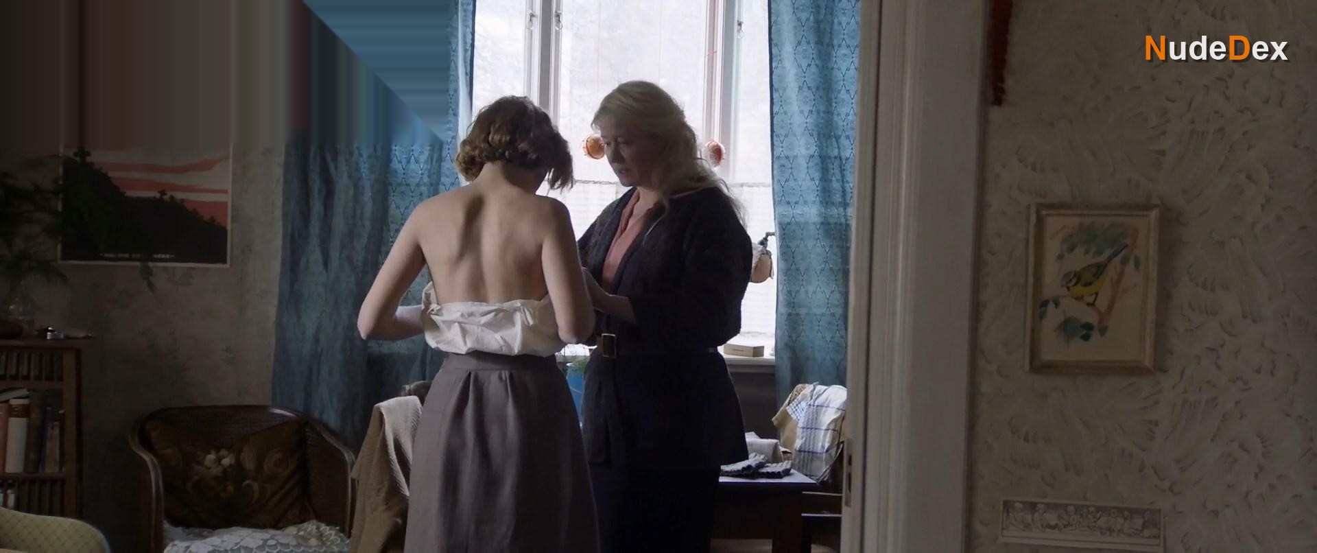 Alba August in Becoming Astrid, photo 11