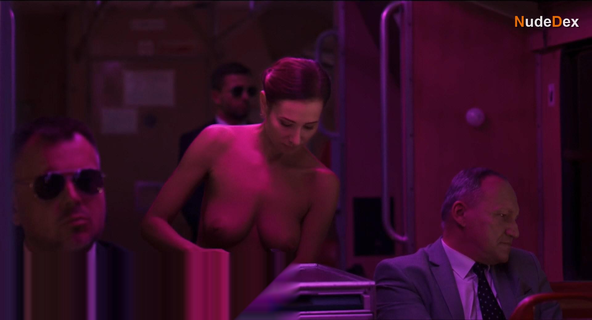 Aleksandra Poplawska in Fin Del Mundo, photo 11