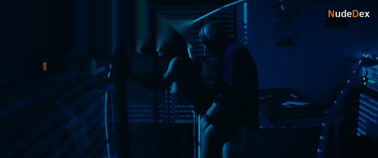 Aleksandra Poplawska in Underdog, photo 6
