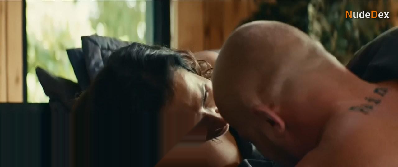 Aleksandra Poplawska in Underdog, photo 8