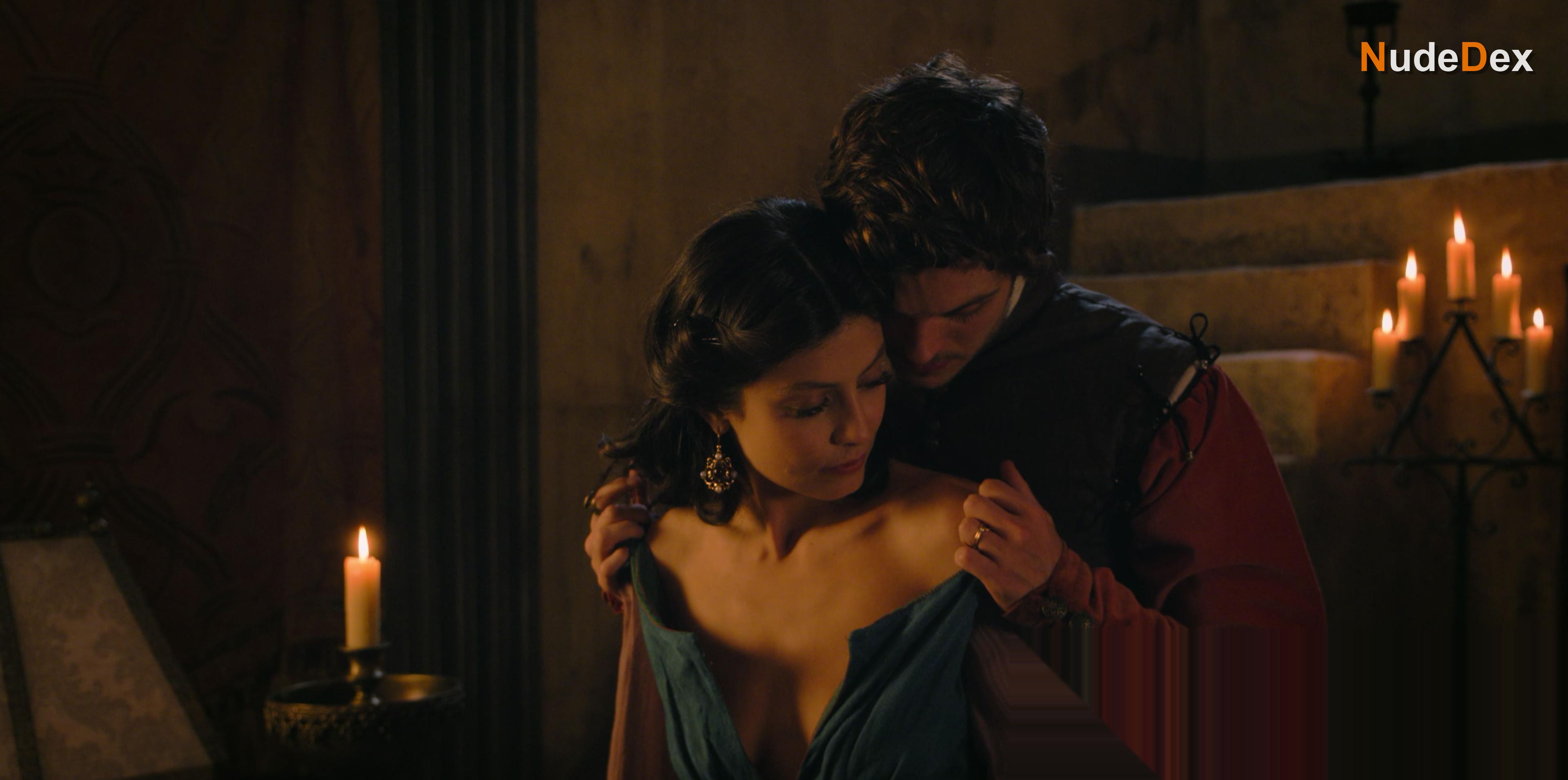 Alessandra Mastronardi in Medici: Masters Of Florence, photo 2